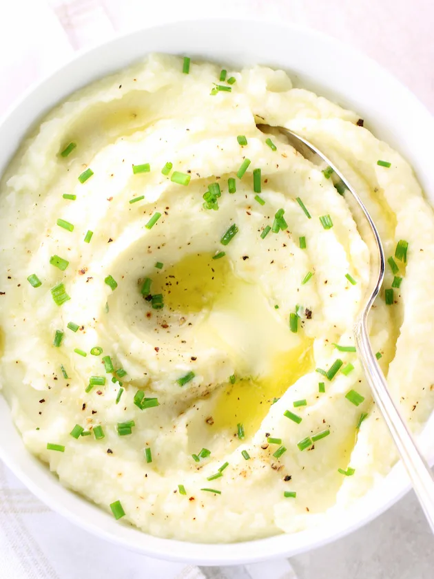 bowl of low carb mashed cauliflower with melted butter